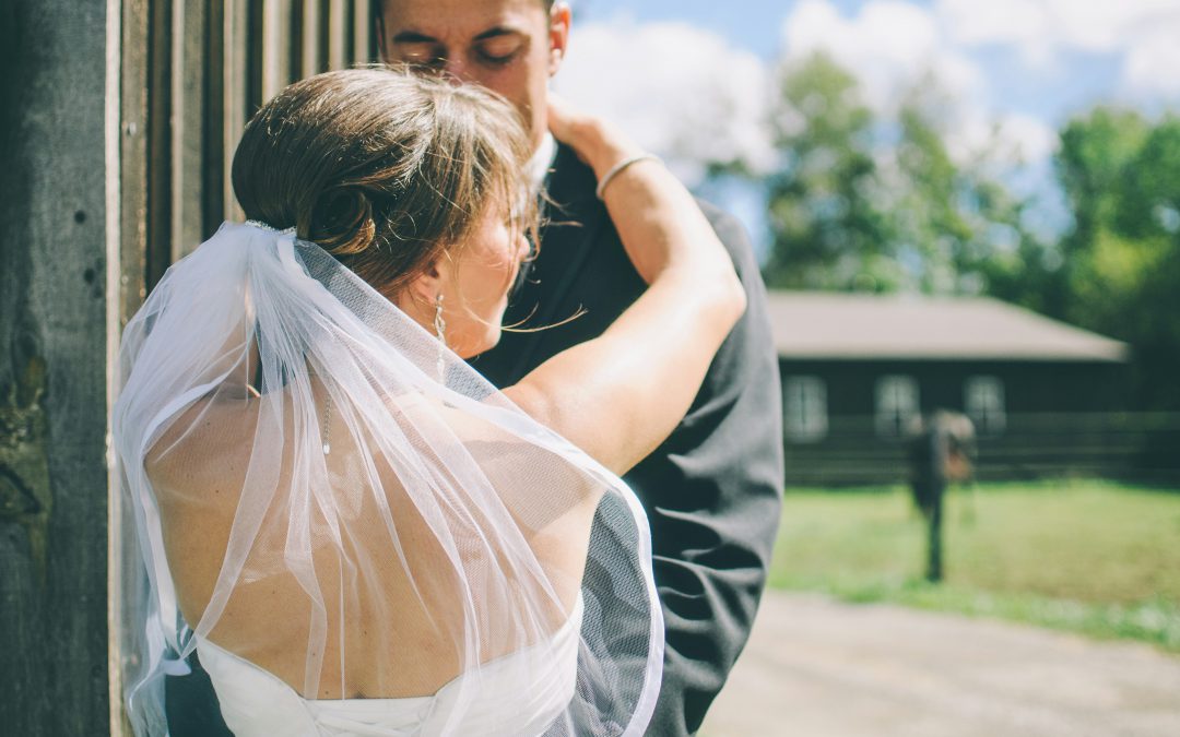 10 Tips for Planning an Intimate Wedding for Introverted Couples