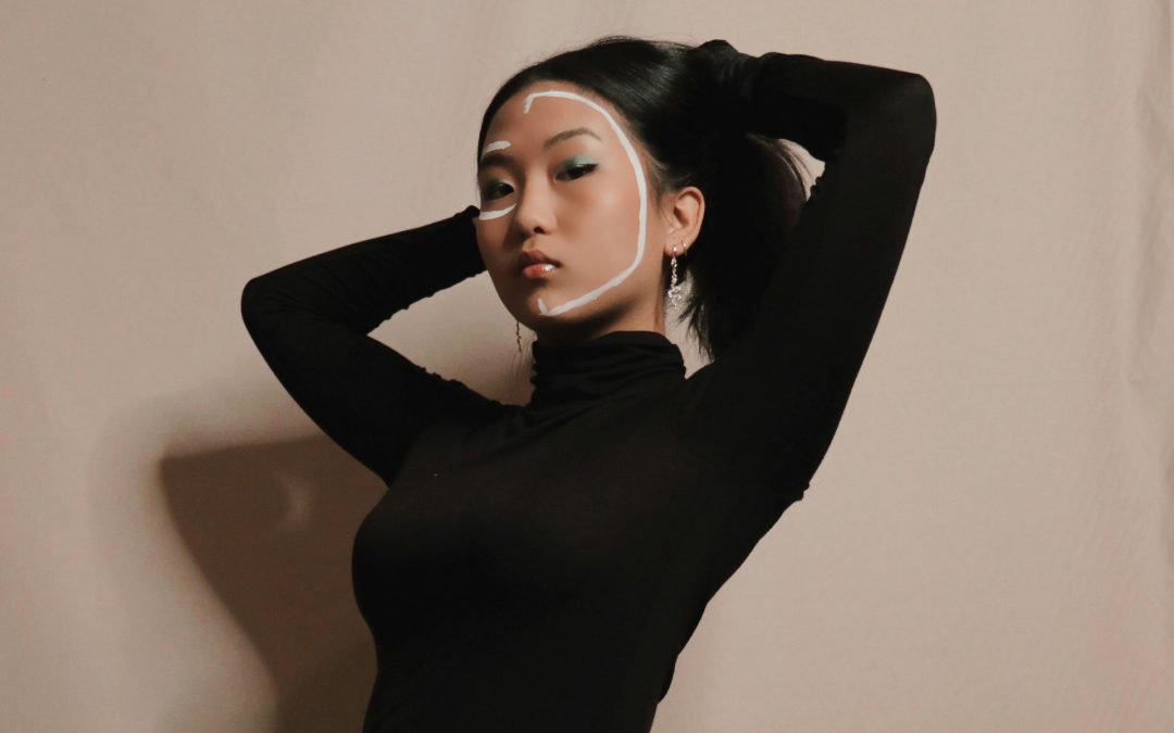 How Do AI Girlfriend Apps Simulate Romantic and Flirty Conversations for Introverts?