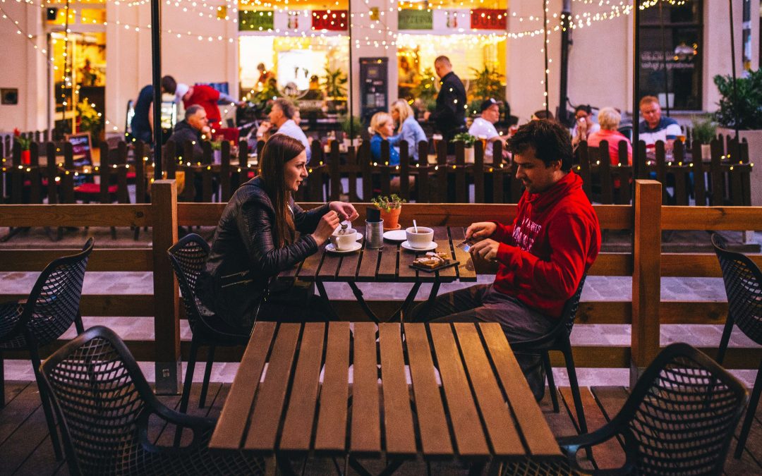 Why Introverts Prefer Simple, Familiar Foods on Dates