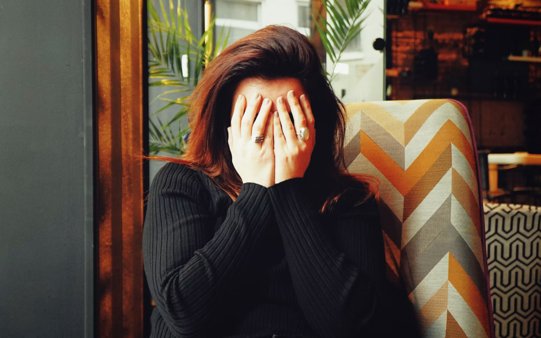 How Introverts Can Make New Friends Without Emotional Burnout