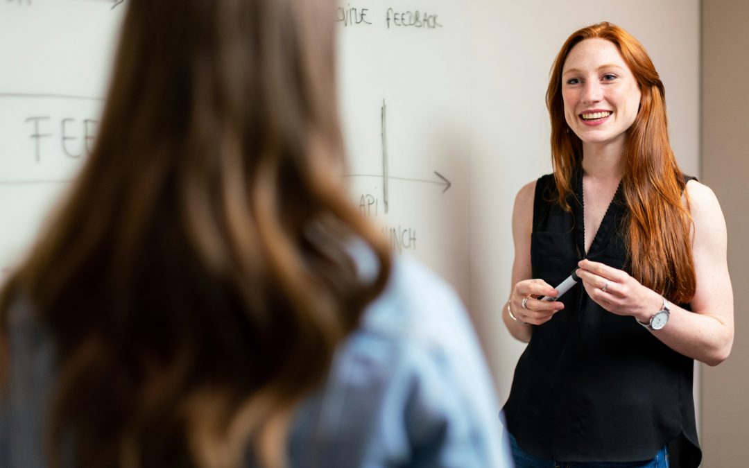 How to Introduce Yourself Confidently in a Meeting (Introvert Tips)